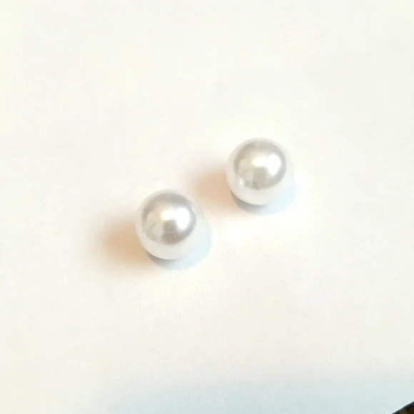 3 for $15 Large Pearl Colored Stud Earrings - Picture 3 of 3
